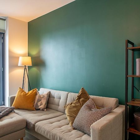 Modern And Spacious Apartment In Salford Quays マンチェスター エクステリア 写真