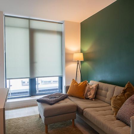 Modern And Spacious Apartment In Salford Quays マンチェスター エクステリア 写真