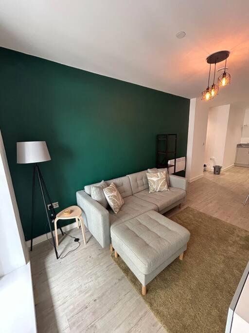 Modern And Spacious Apartment In Salford Quays マンチェスター エクステリア 写真