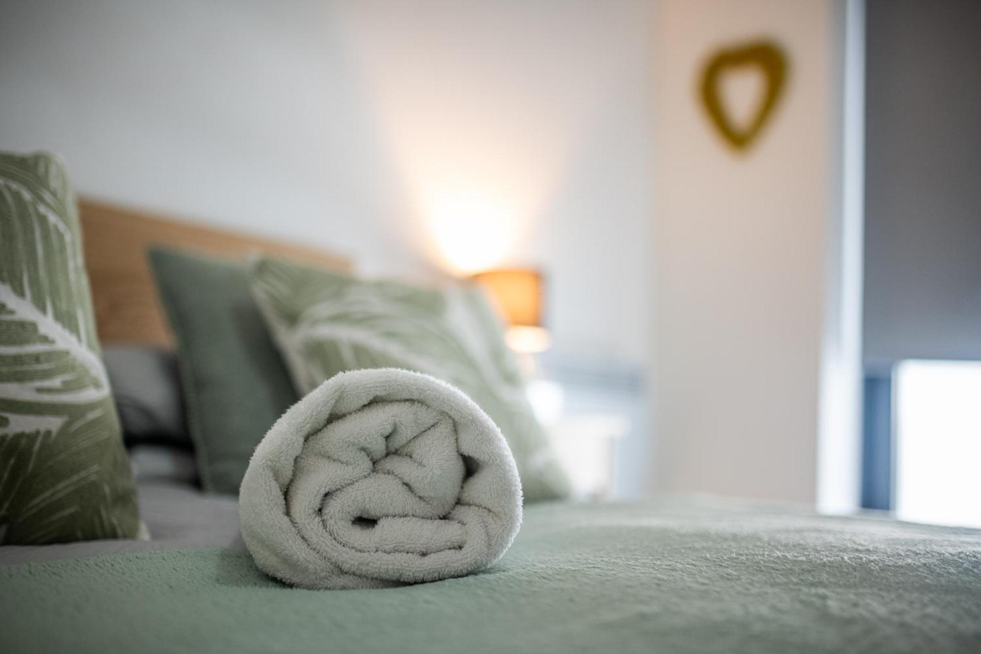 Modern And Spacious Apartment In Salford Quays マンチェスター エクステリア 写真