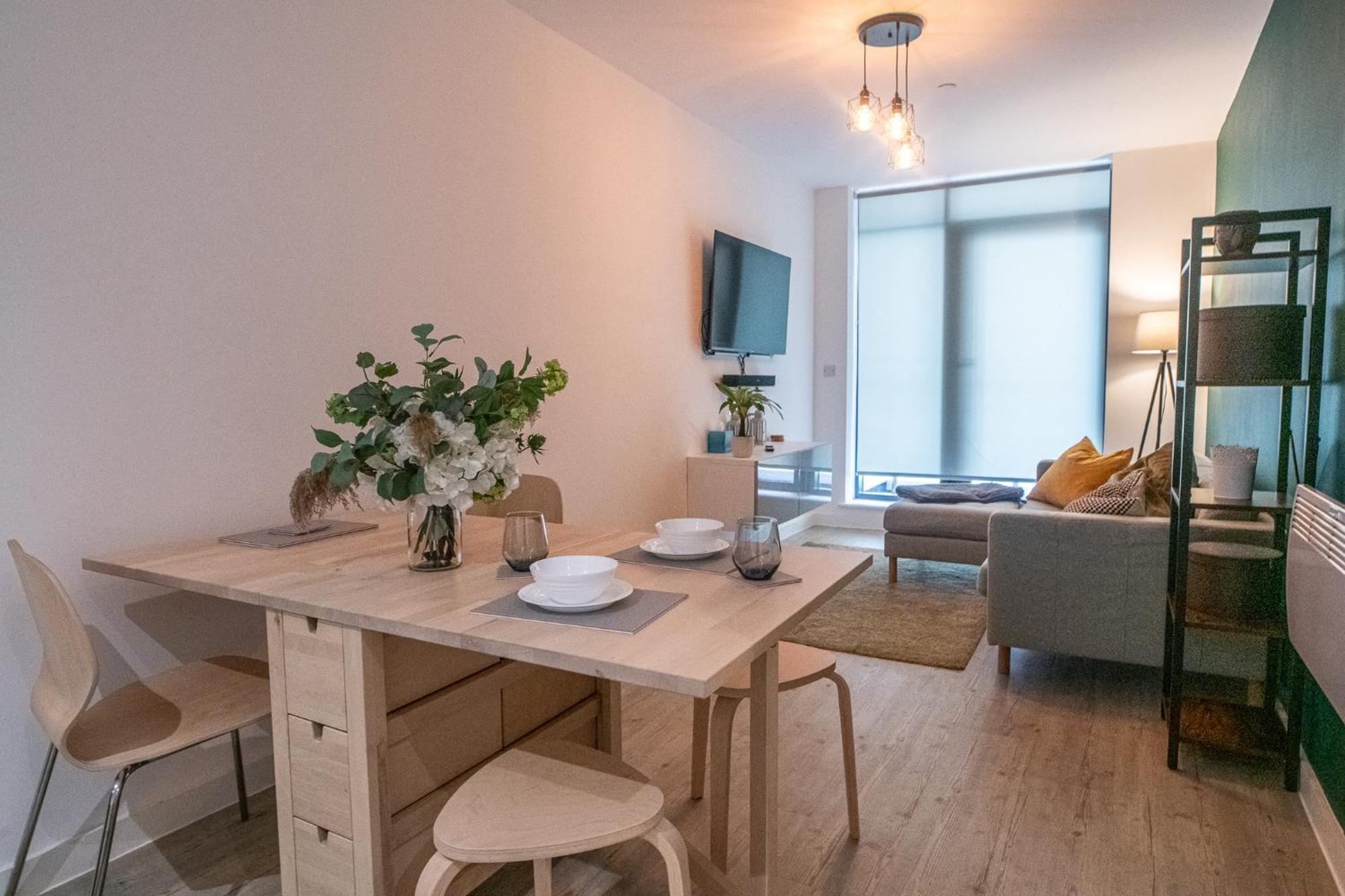 Modern And Spacious Apartment In Salford Quays マンチェスター エクステリア 写真