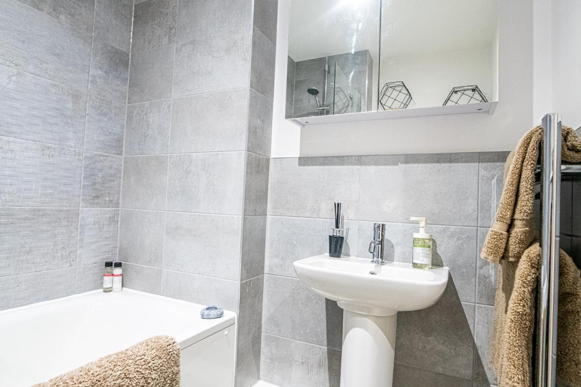 Modern And Spacious Apartment In Salford Quays マンチェスター エクステリア 写真